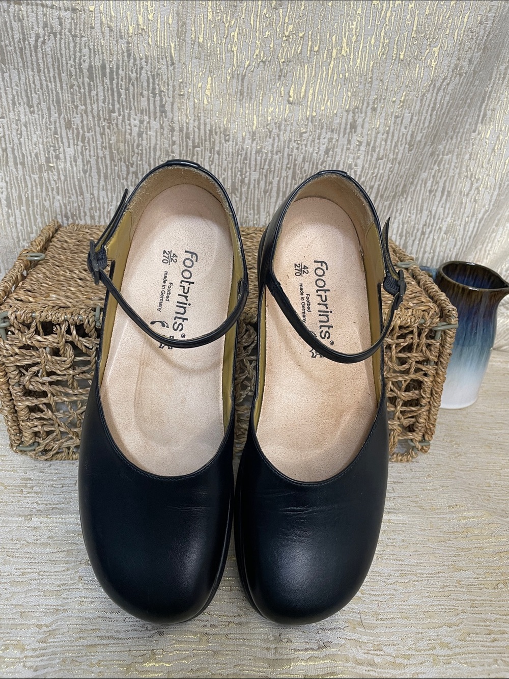 Footprints by Birkenstock Black Leather Mary Jane’s with Adjustable Straps
Sz 42